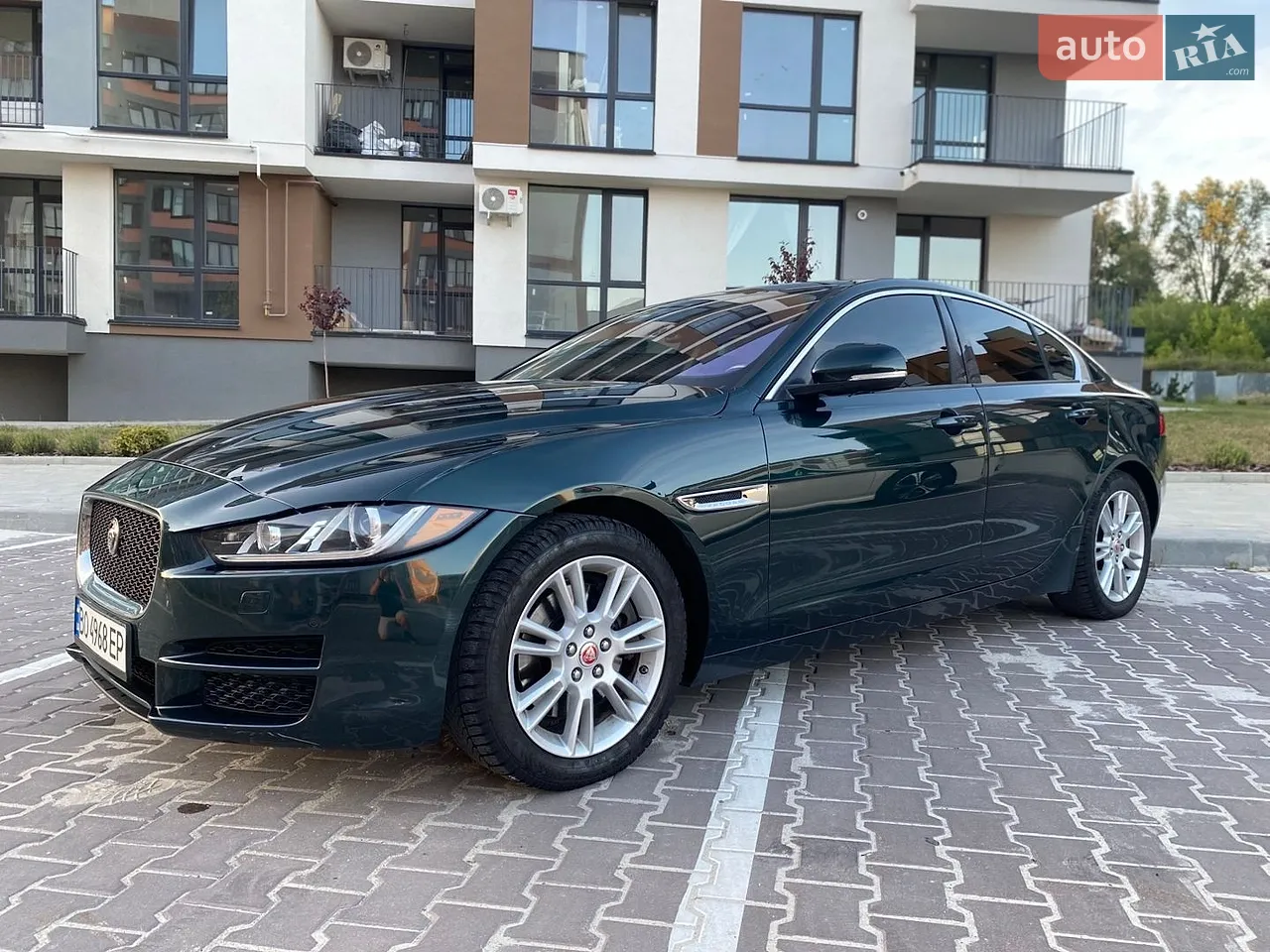 2016 Jaguar XE - мініатюра 2