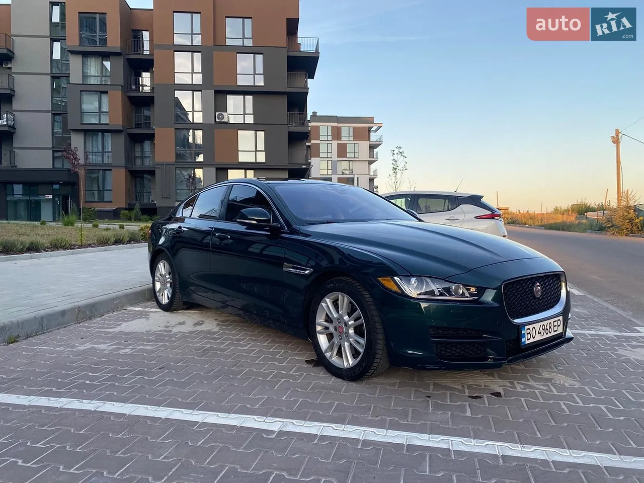 2016 Jaguar XE - мініатюра 4