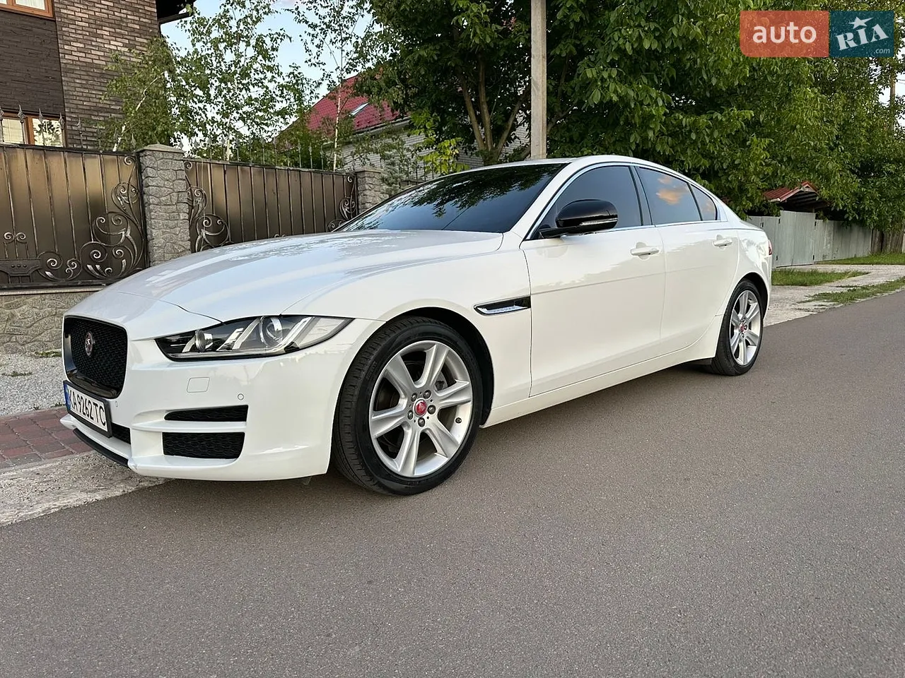 2016 Jaguar XE - фото 1