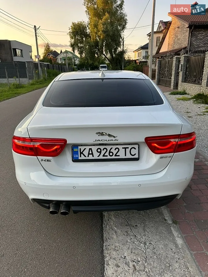 2016 Jaguar XE - мініатюра 4