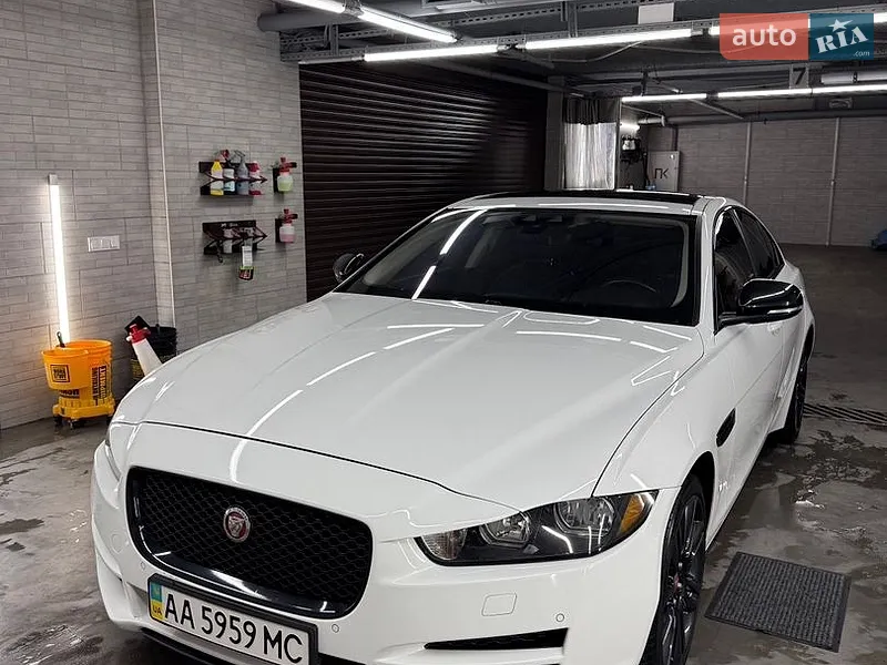 Jaguar XE
