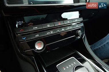 Седан Jaguar XE 2016 в Києві
