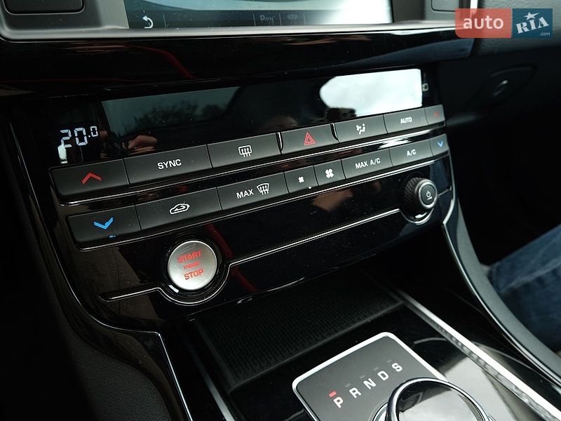 Седан Jaguar XE 2016 в Києві