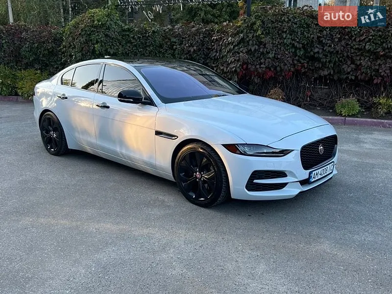 Jaguar XE