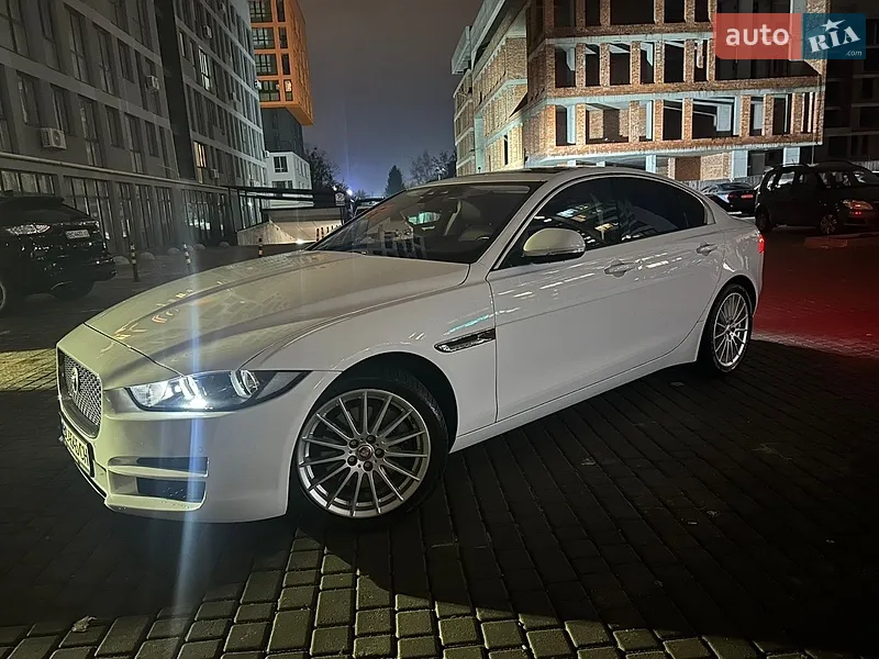 Jaguar XE