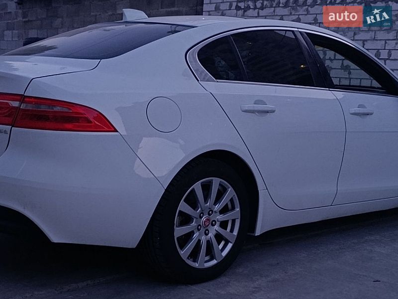 Jaguar XE 2018
