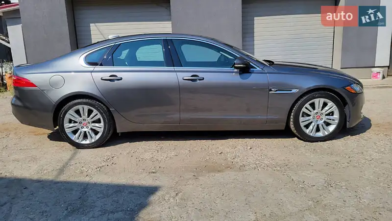 Jaguar XF