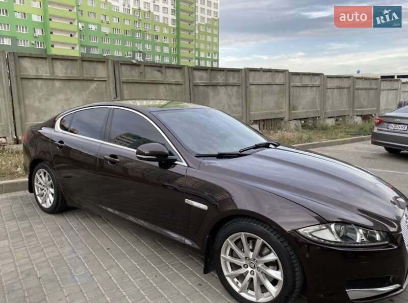 Седан Jaguar XF
