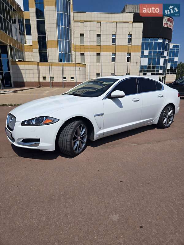 Jaguar XF