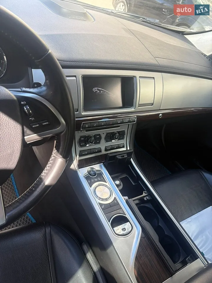 2012 Jaguar XF - мініатюра 2
