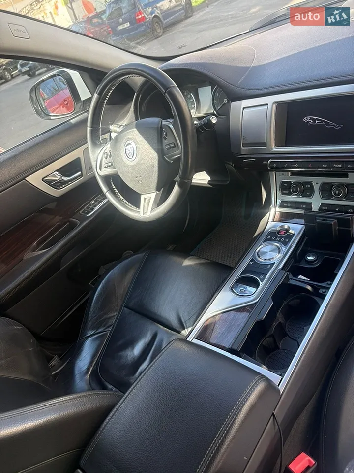 2012 Jaguar XF - мініатюра 4