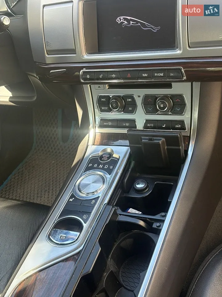 2012 Jaguar XF - мініатюра 5