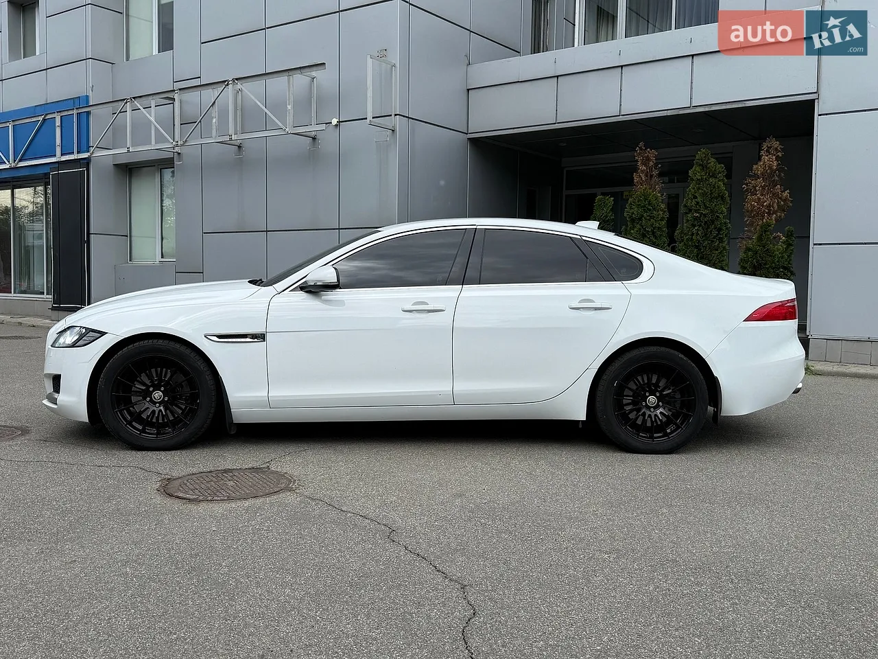 2016 Jaguar XF - мініатюра 2