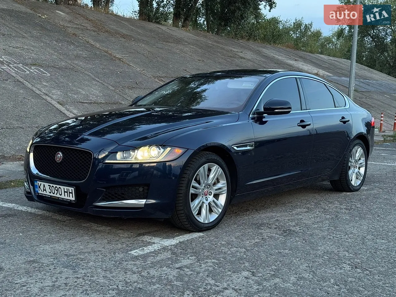 2016 Jaguar XF - мініатюра 3