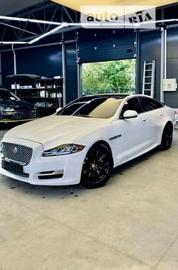 Jaguar XJ  2015