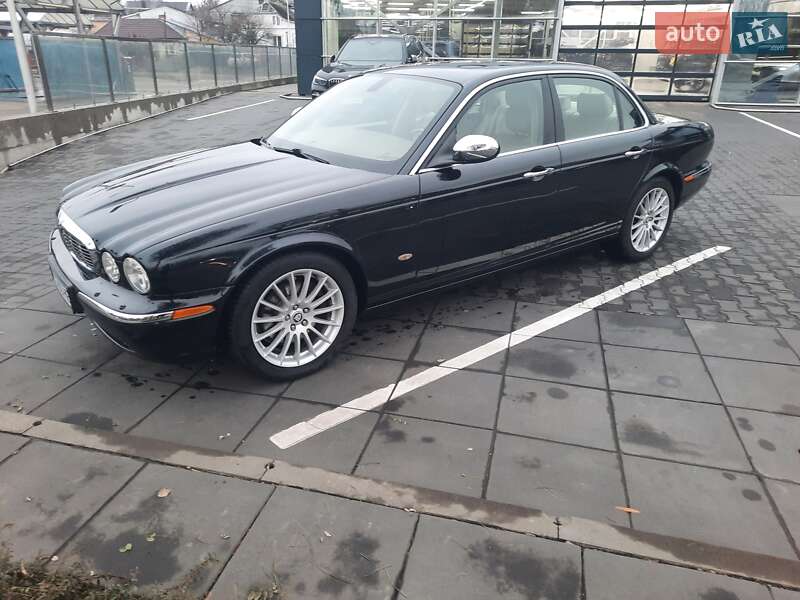 Jaguar XJ