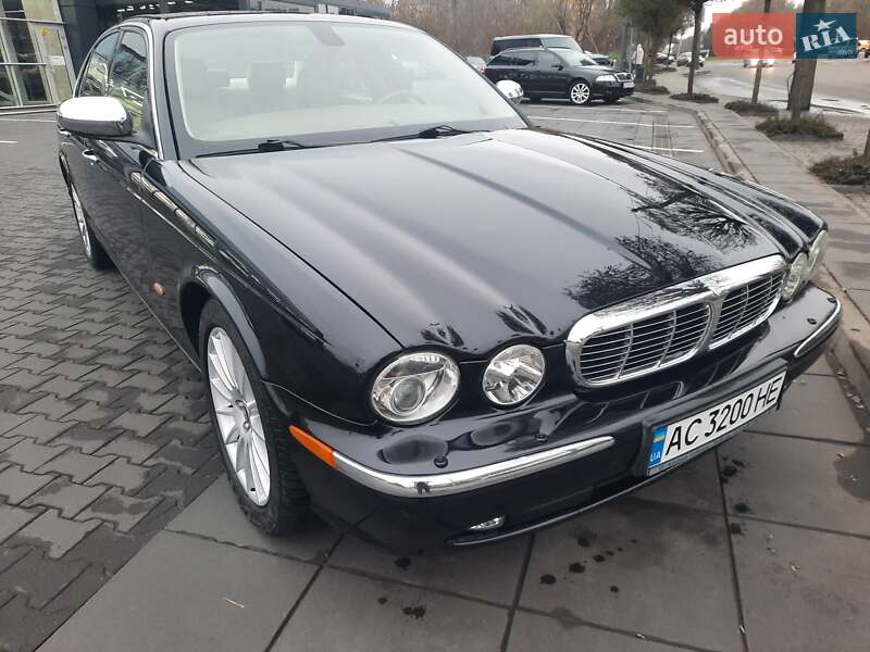 Jaguar XJ