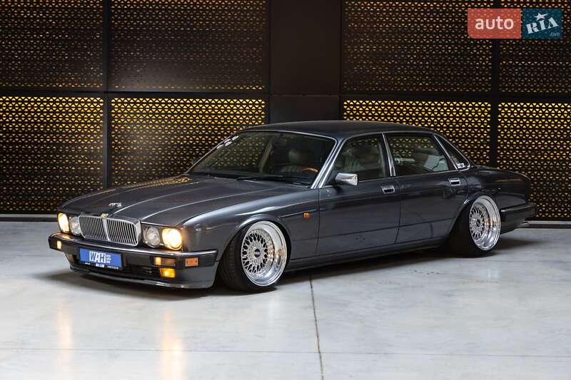 Jaguar XJ