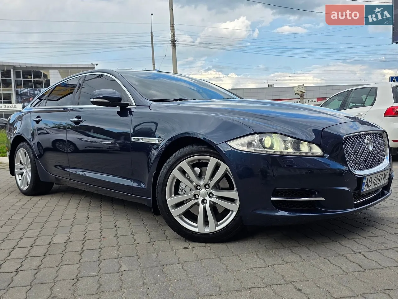 2011 Jaguar XJ - мініатюра 2