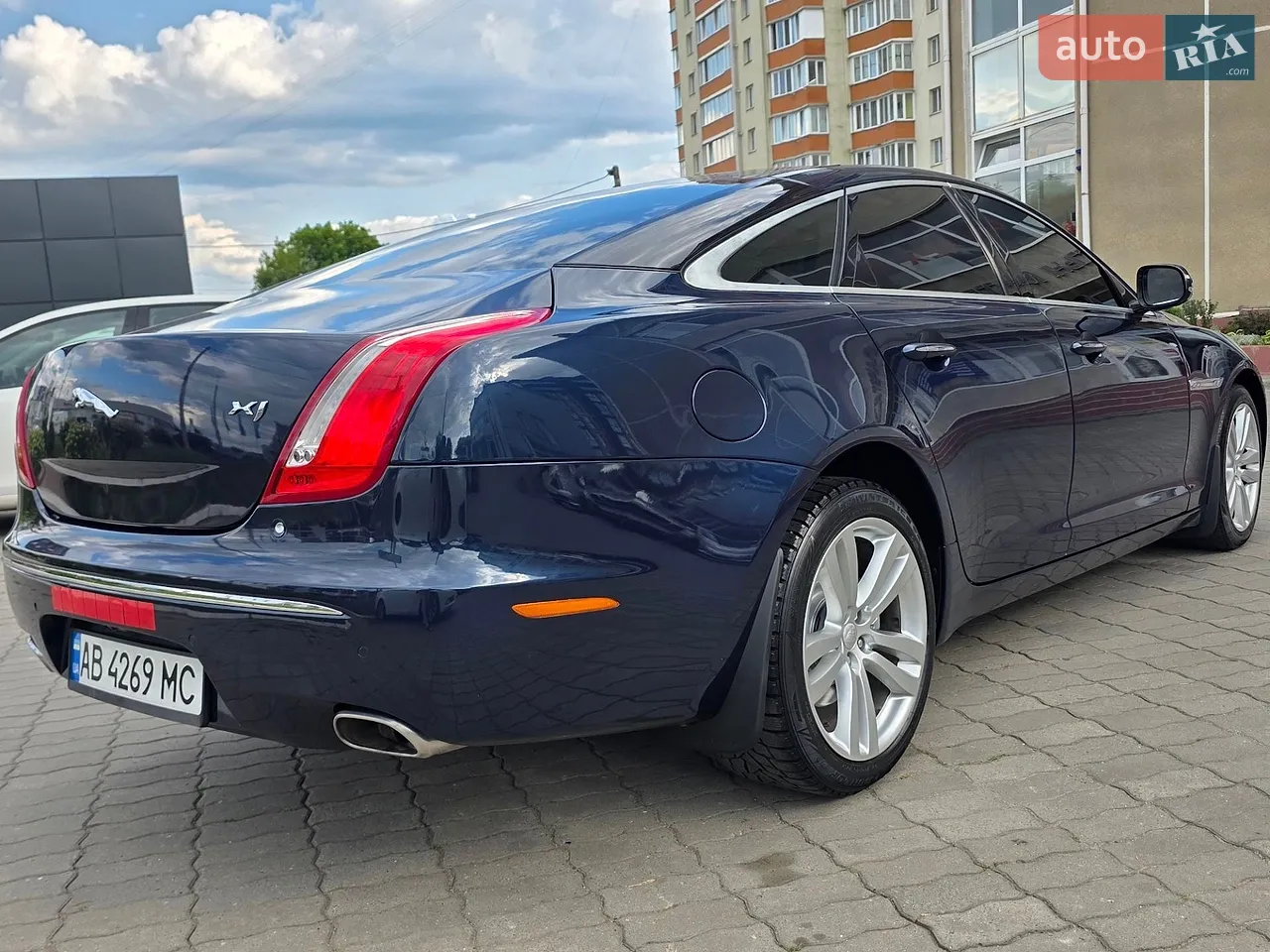 2011 Jaguar XJ - мініатюра 4