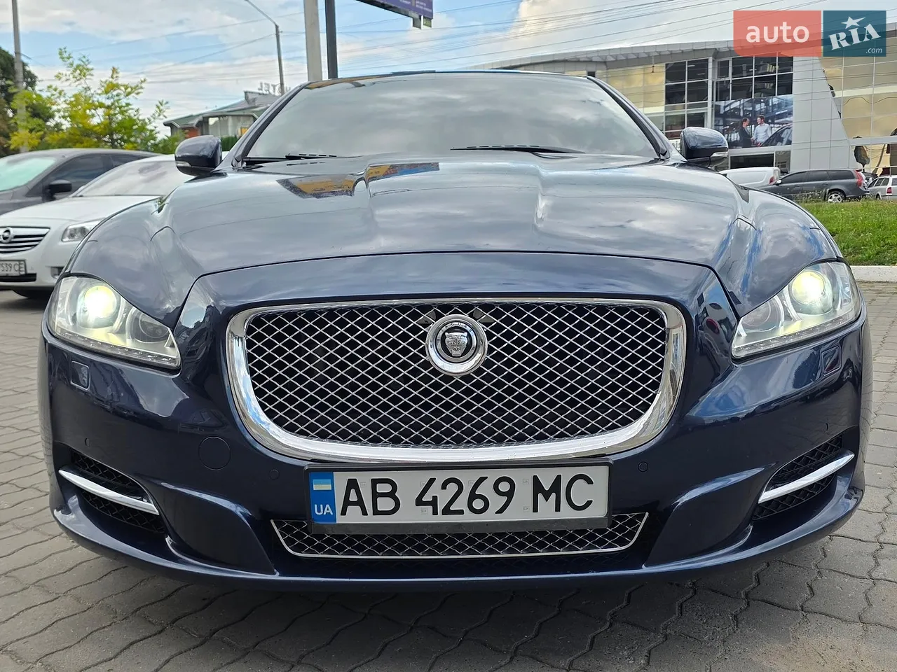 2011 Jaguar XJ - мініатюра 5