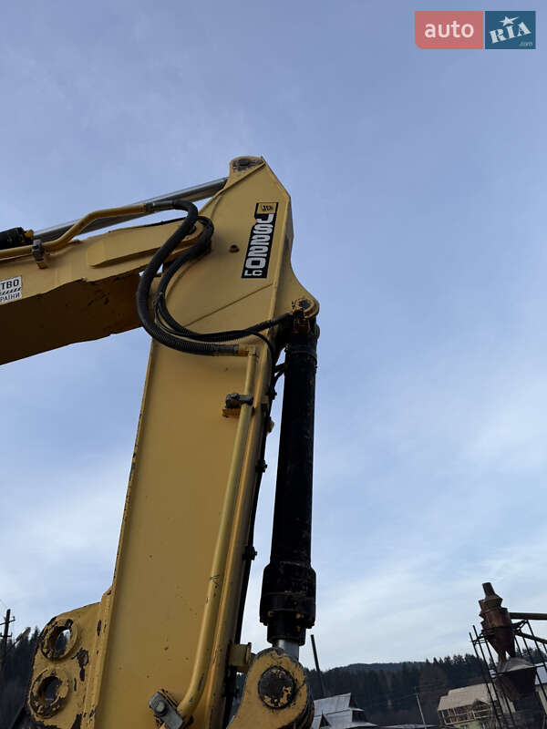 Гусеничный экскаватор JCB 220 2007 в Верховине