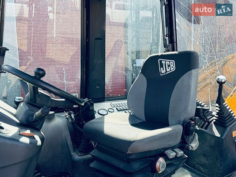 Екскаватор навантажувач JCB 2CX 2004 в Луцьку