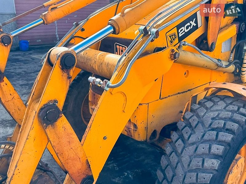Екскаватор навантажувач JCB 2CX 2004 в Луцьку