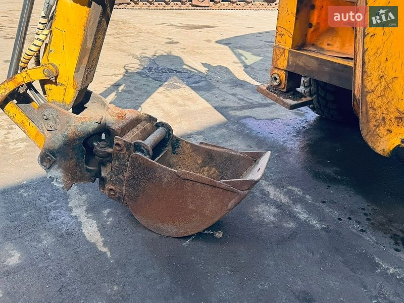 Екскаватор навантажувач JCB 2CX 2004 в Луцьку