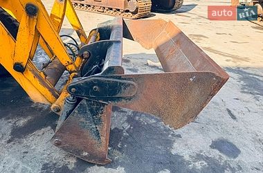 Екскаватор навантажувач JCB 2CX 2004 в Луцьку