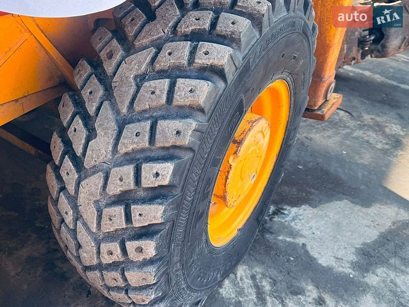 Екскаватор навантажувач JCB 2CX 2004 в Луцьку
