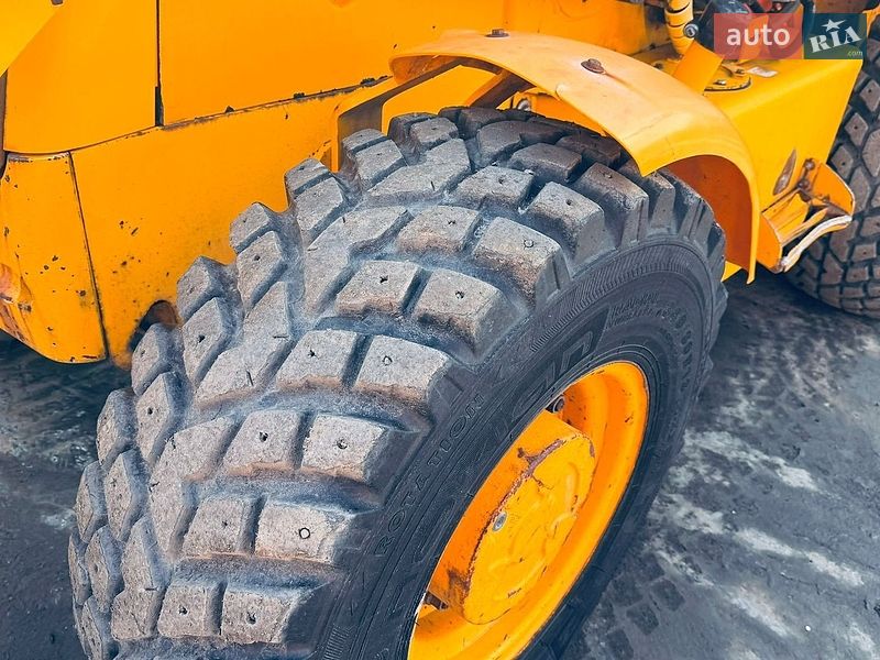 Екскаватор навантажувач JCB 2CX 2004 в Луцьку