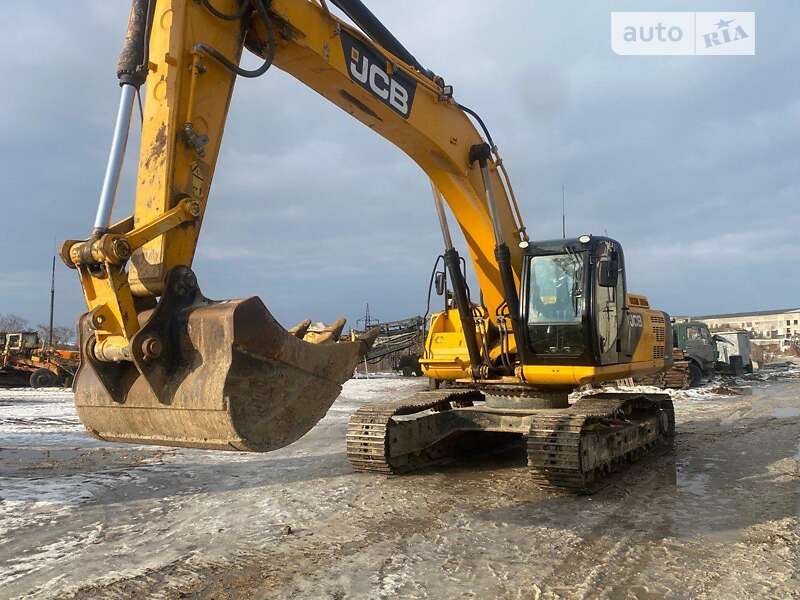 Экскаватор погрузчик JCB 330