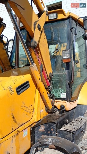 Колесный экскаватор JCB 3CX