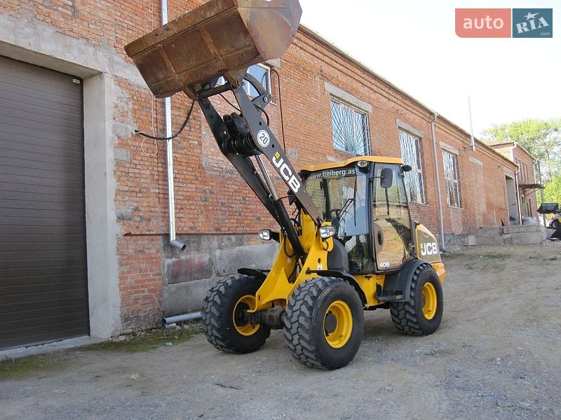 Фронтальный погрузчик JCB 406 2011 в Виннице