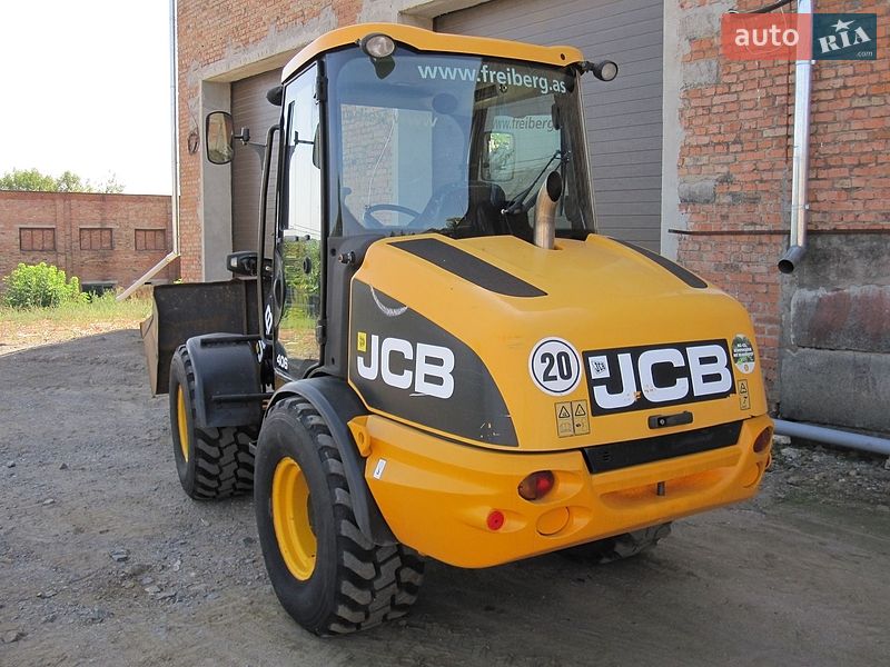 Фронтальный погрузчик JCB 406 2011 в Виннице