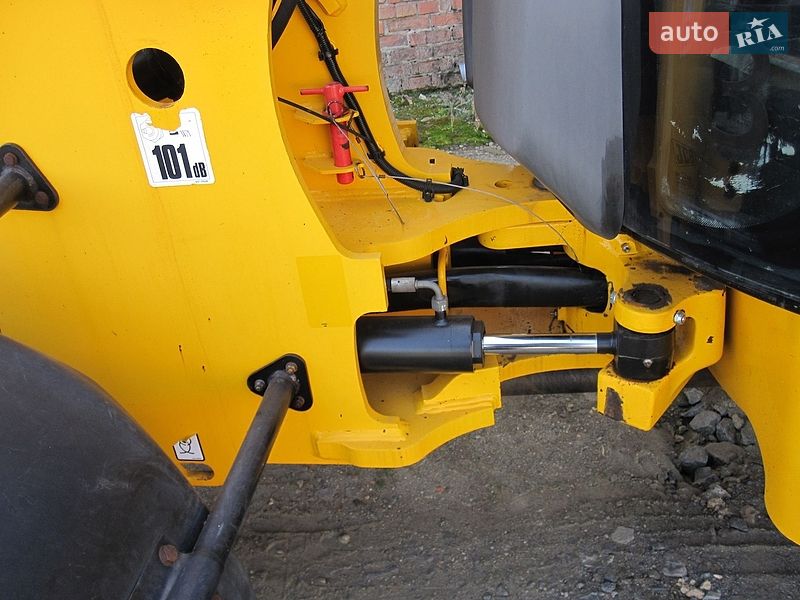 Фронтальный погрузчик JCB 406 2011 в Виннице
