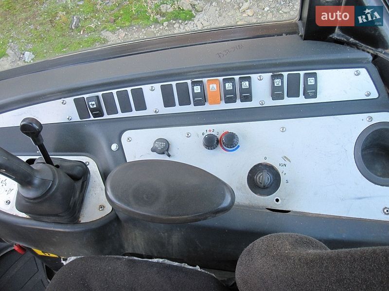 Фронтальный погрузчик JCB 406 2011 в Виннице
