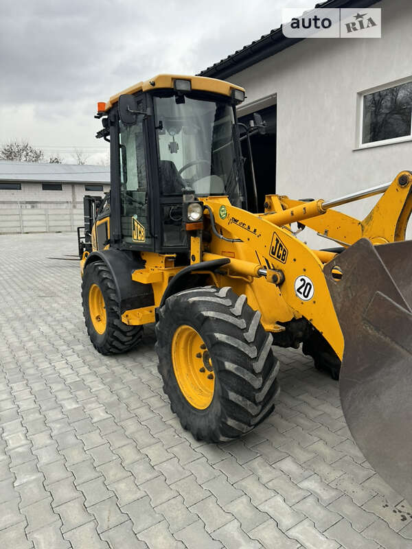 Фронтальный погрузчик JCB 409