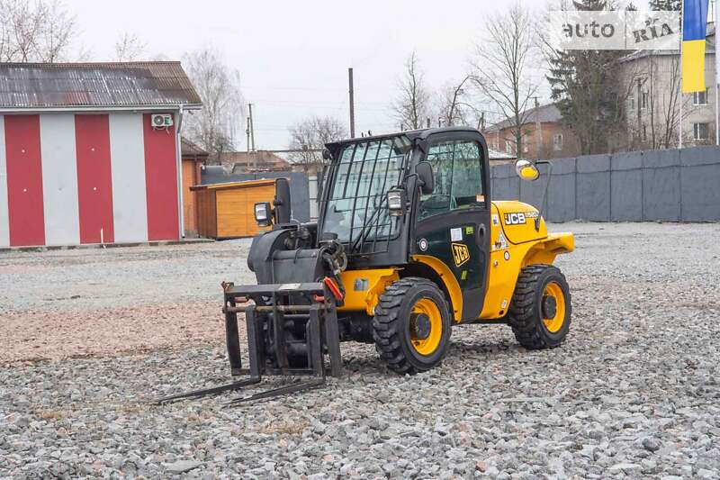 Підйомник телескопічний JCB 520