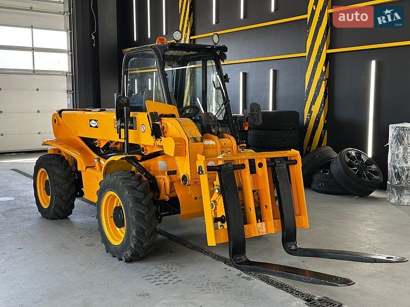 Телескопический погрузчик JCB 520 2009 в Хусте