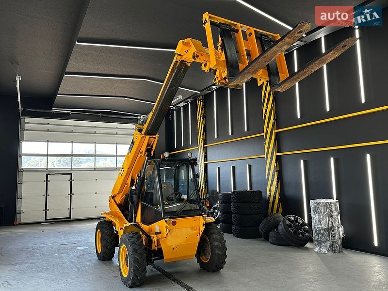 Телескопический погрузчик JCB 520 2009 в Хусте