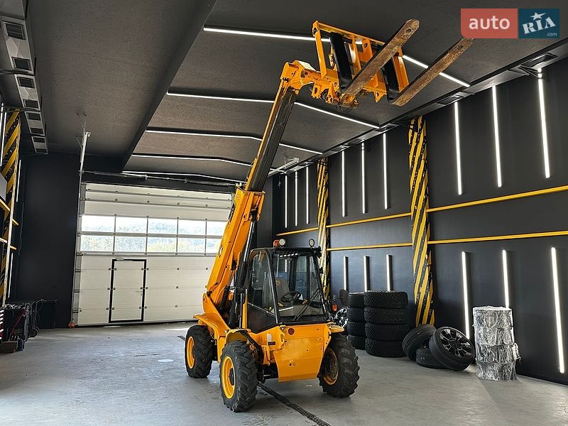 Телескопический погрузчик JCB 520 2009 в Хусте