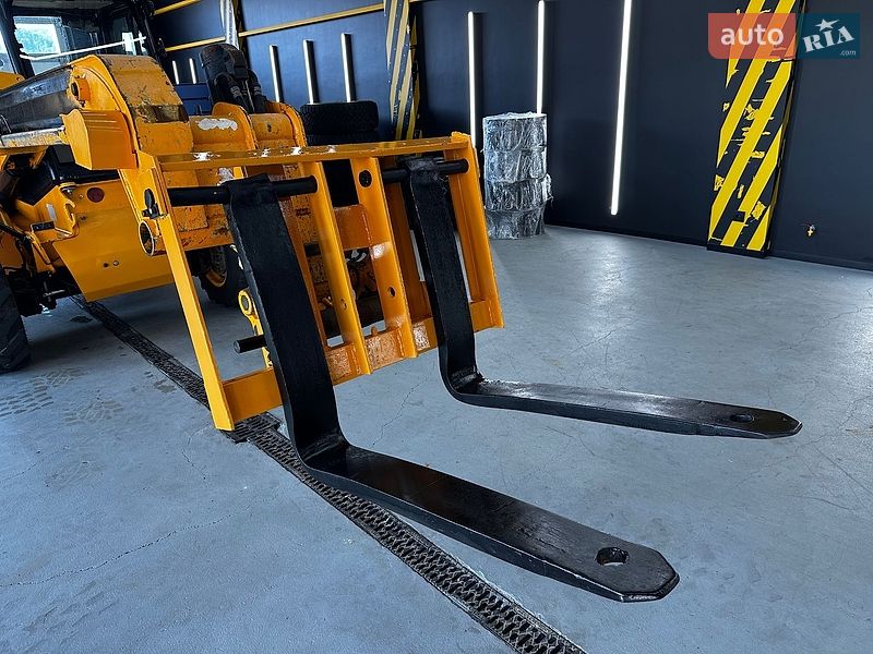 Телескопический погрузчик JCB 520 2009 в Хусте