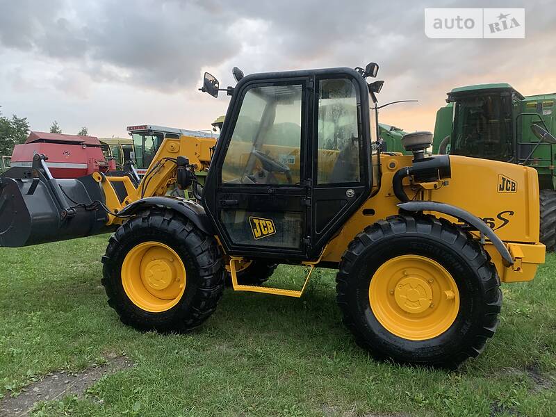 Телескопічні навантажувачі JCB 526