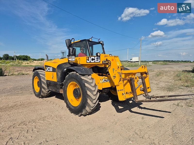 Телескопический погрузчик JCB 526