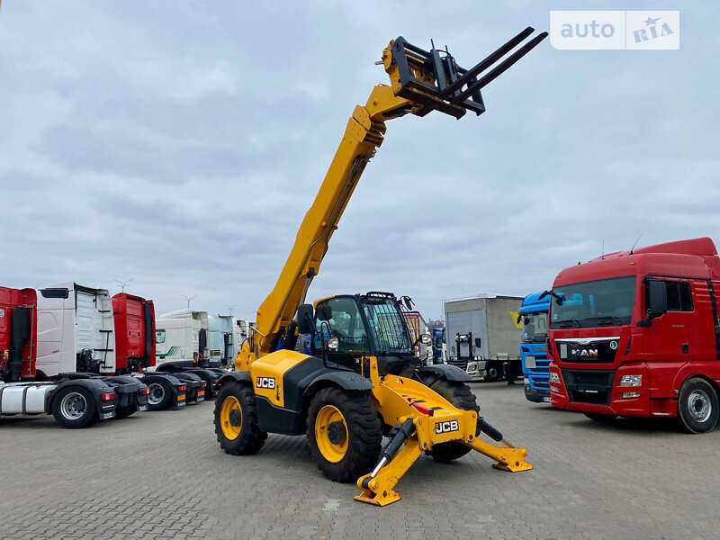 Телескопический погрузчик JCB 540-140