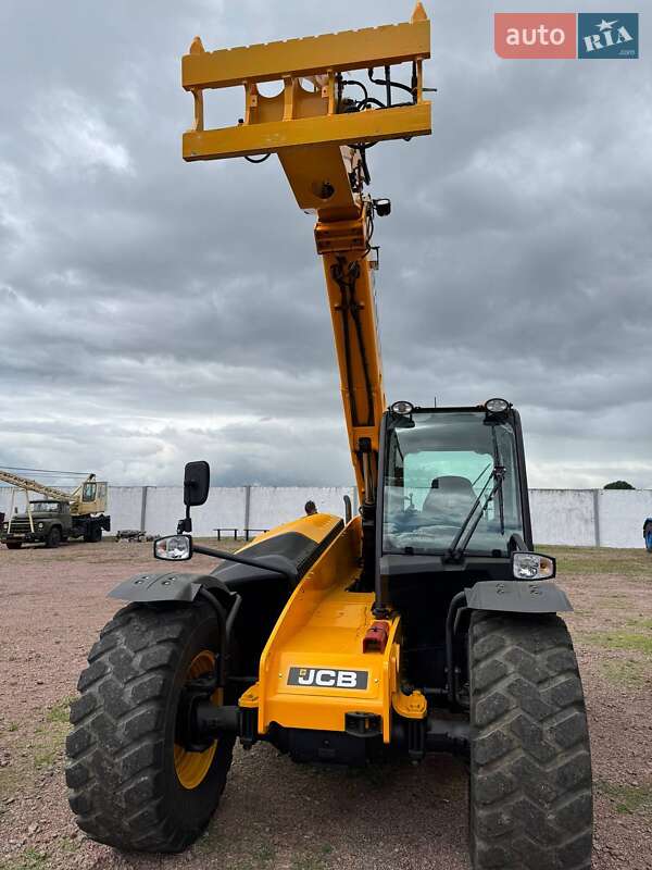 Телескопічні навантажувачі JCB 541-70