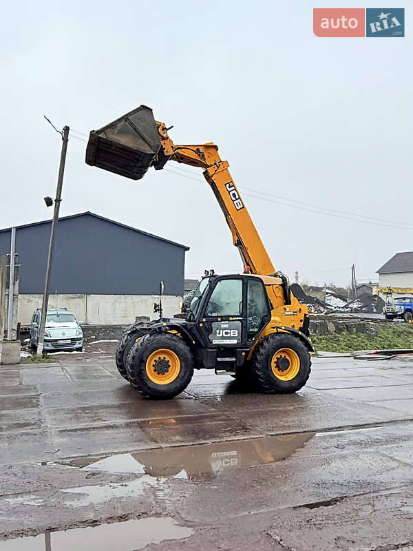 Телескопический погрузчик JCB 550-80