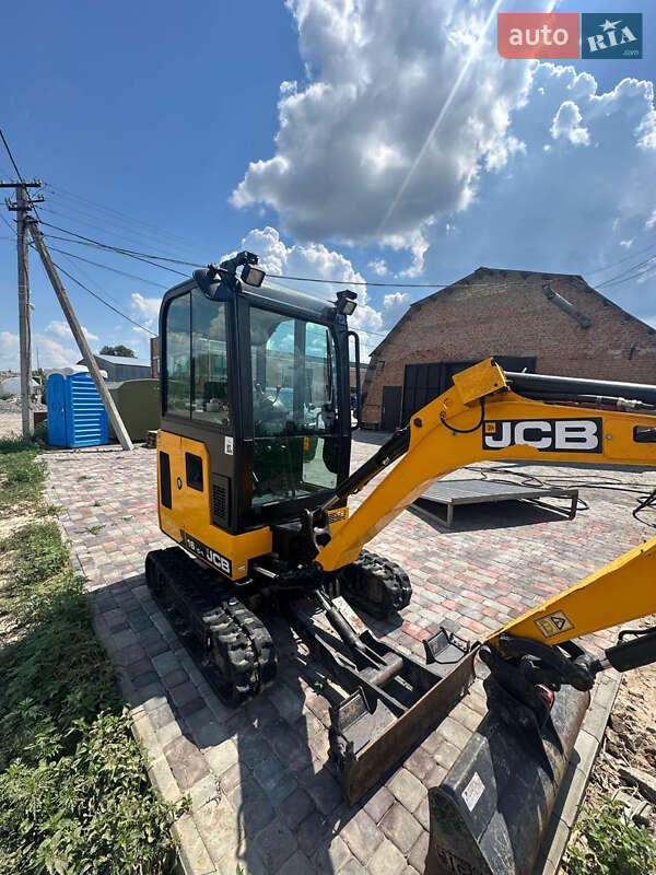 JCB 8016